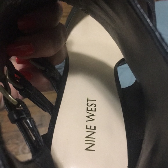 Black Nine West leather heels - Picture 3 of 7